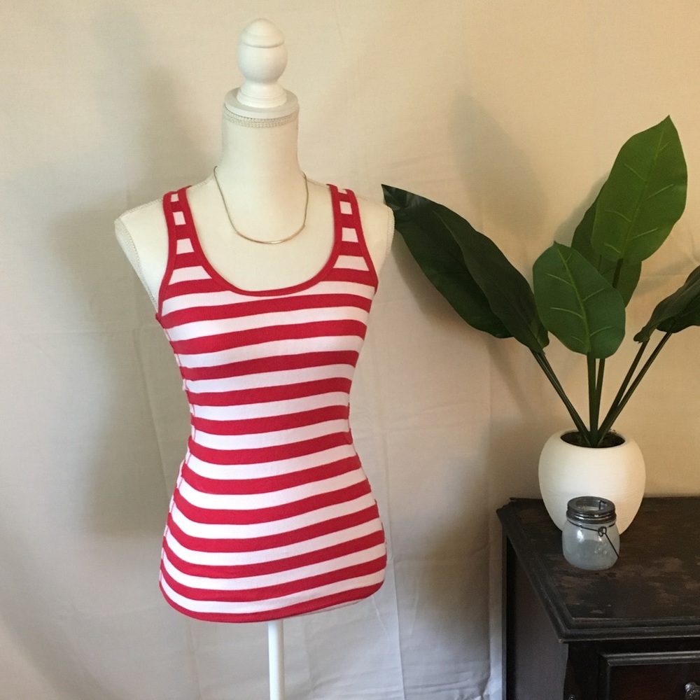 🎈 SO Red & White Striped Tank Top 🎈